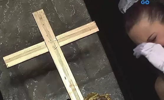 Porzucona panna młoda pocieszona przez twardego kutasa