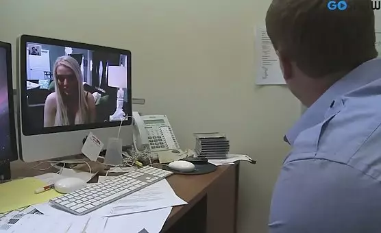Rozrywkowa blondyna lubi się ruchać