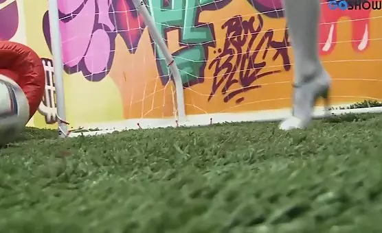 Blond piłkarki świetnie się zabawiają