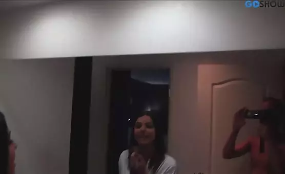 Nadzy partnerzy zaczęli od seksu oralnego