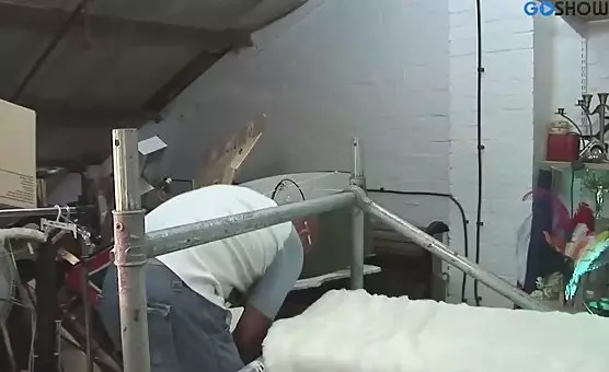 Cycate pracownice bawią się spermą